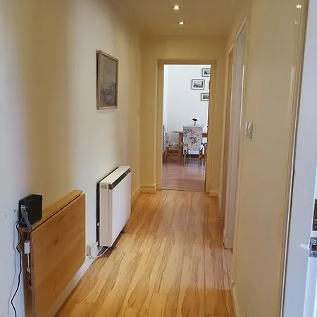Bright Lovely Flat In Central *