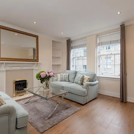 Canongate Apartment *