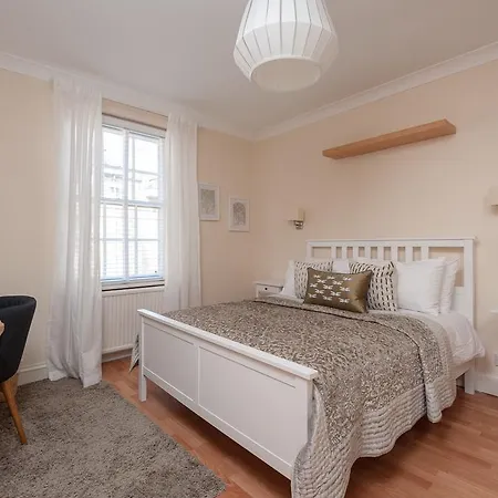 Canongate Apartment *
