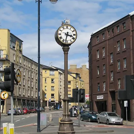 3 Bedroom Centre In Lauriston Place *