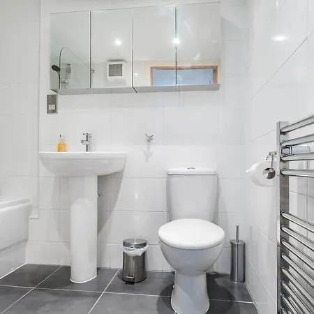 The Citadel Apartment * Edinburgh