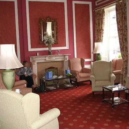 Albany 4*