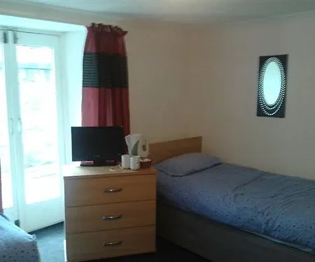 Merith House 3*