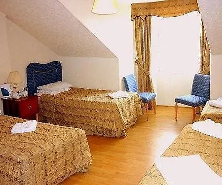 Hotell Merith House 3*