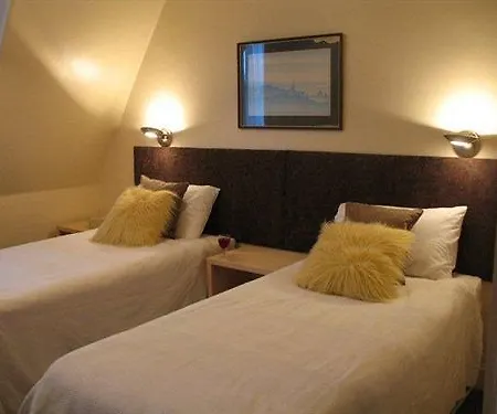 فندق مبيت وإفطار Canadale 4*