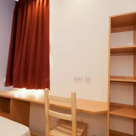 Destiny Student - Cowgate Apartamento *