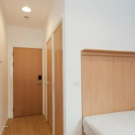 Destiny Student - Cowgate Apartamento