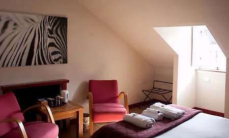Dene Guest House, New Town 3*