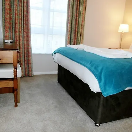 Calton Apartments *