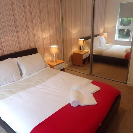 Apartment 3 Bedroom Penthouse With Rooftop / Balcony & Parking