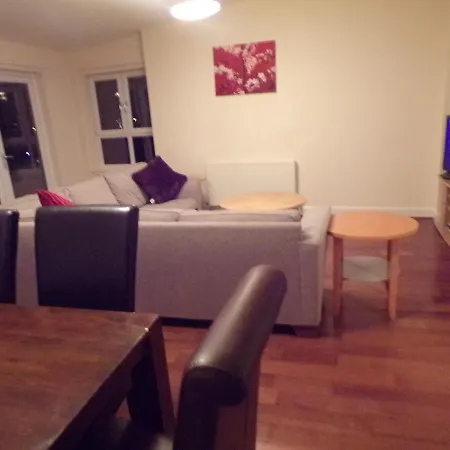 3 Bedroom Penthouse With Rooftop / Balcony & Parking *