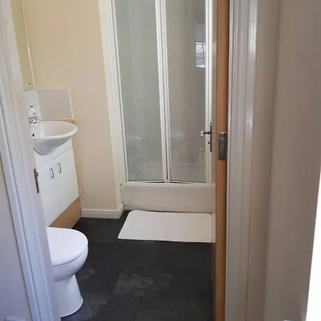 2 Bedroom With Parking Sleeps 5 Apartament Edynburg