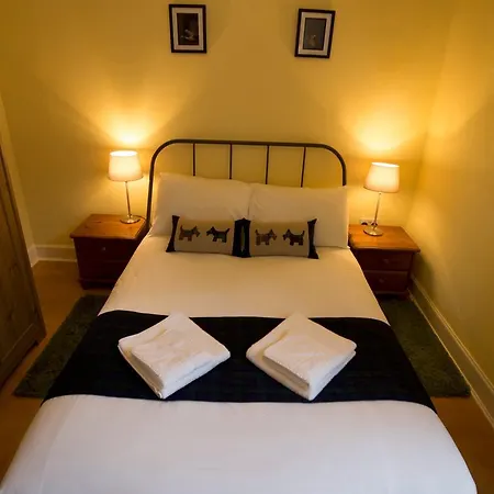 3 Bedroom Flat In South Centre Of Sleeps 6 * Edinburgh