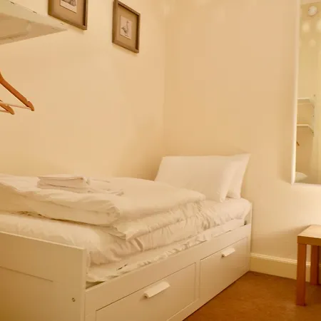 3 Bedroom Bruntsfield Flat Edinburgh