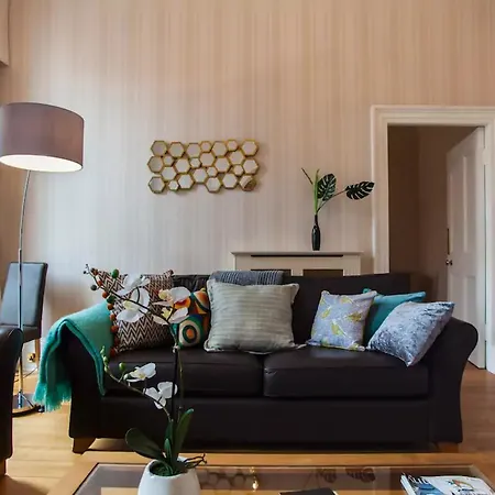 Central 2 Bedroom *