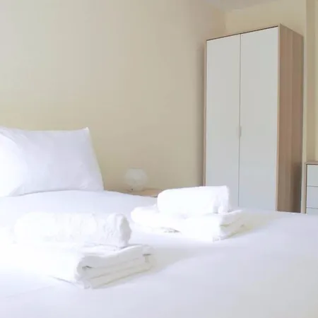 Bright & Charming 1 Bedroom Flat In Old Town