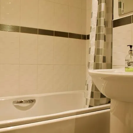 3 Bedroom With Private Roof Terrace إدنبرة