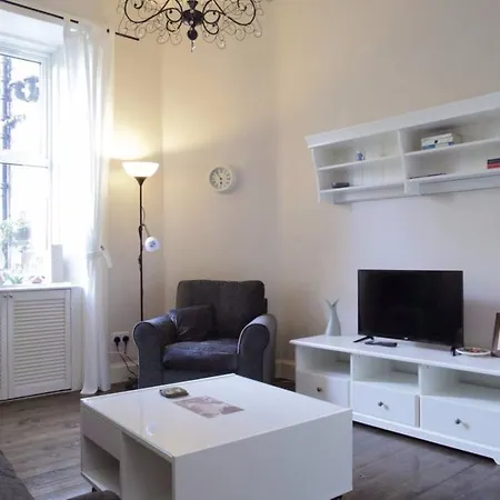2 Bedroom With Free Parking Appartement *