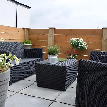 2 Bedroom With Free Parking Apartment *