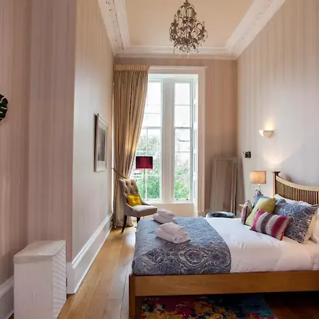 Central 2 Bedroom * Edinburgh