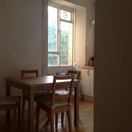 2 Bedroom In City Centre شقة إدنبرة