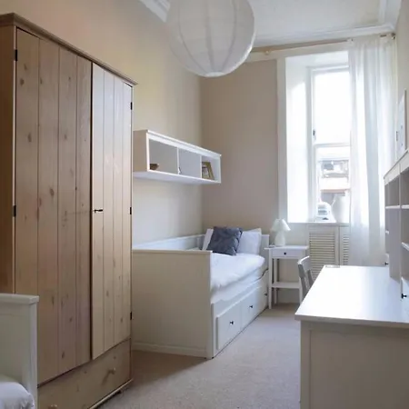 2 Bedroom With Free Parking * Edinburgh