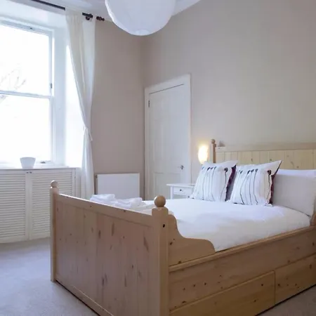 2 Bedroom With Free Parking Appartement Edinburgh