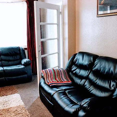 3 Bedroom Central House Sleeps 7 公寓