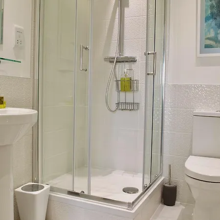 2 Bedroom With Free Parking