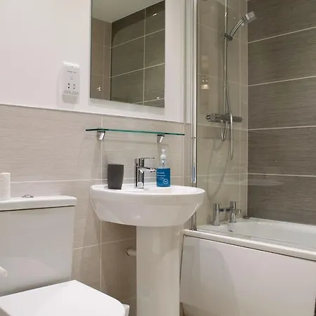 2 Bedroom With Free Parking *