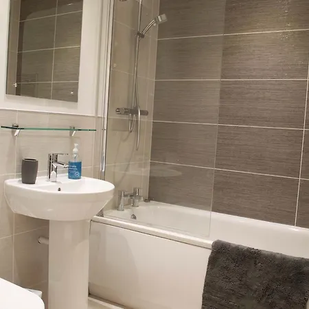2 Bedroom With Free Parking Appartement Edinburgh