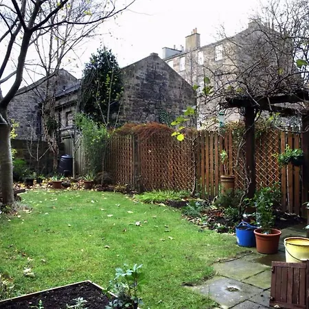 2 Bedroom Flat In City Centre Sleeps 4 Apartment Edinburgh