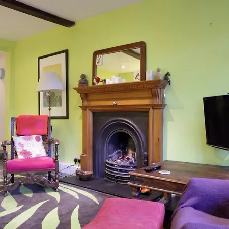 2 Bedroom Flat In City Centre Sleeps 4 Apartment Edinburgh