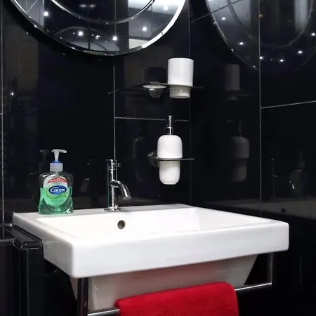 2 Bedroom Flat In City Centre Sleeps 4 Edinburgh