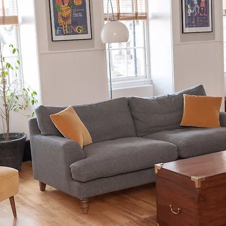 Apartment Parliament Sq