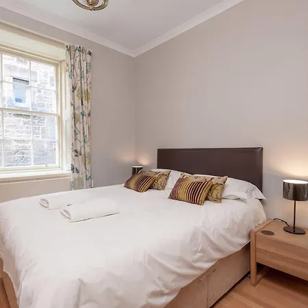 Apartment Parliament Sq