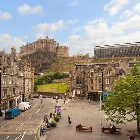 Castle 1 Old Town * Edinburgh