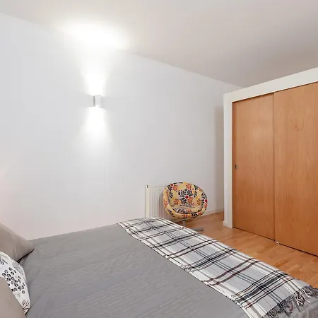 The Edmonstone's Close Apartment *