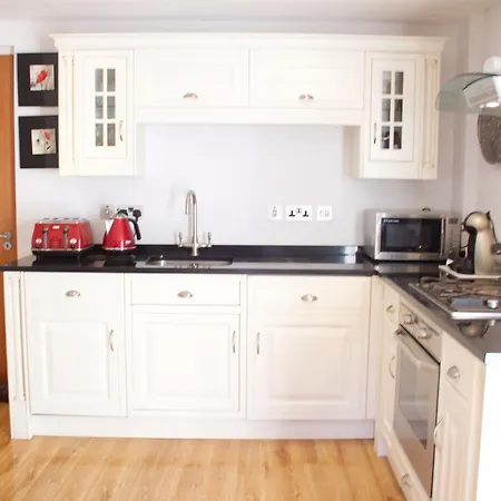 Apartment 2 Bedroom House With Free Parking Edinburgh