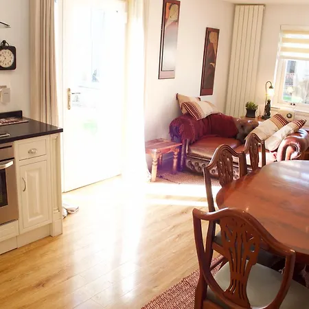Apartment 2 Bedroom House With Free Parking Edinburgh