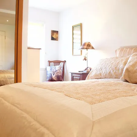 Apartment 2 Bedroom House With Free Parking *