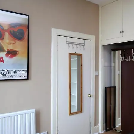 Apartamento 1 Bedroom 10 Minutes From Royal Mile
