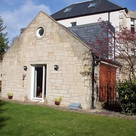 2 Bedroom House With Free Parking Apartment Edinburgh