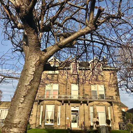 Bed and breakfast Iholiday