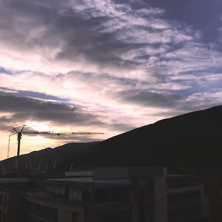 Апартаменты Holyrood Park - Carparking Included!