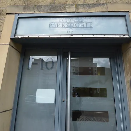 Holyrood Park - Carparking Included!