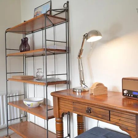 Апартаменты Holyrood Park - Carparking Included! *