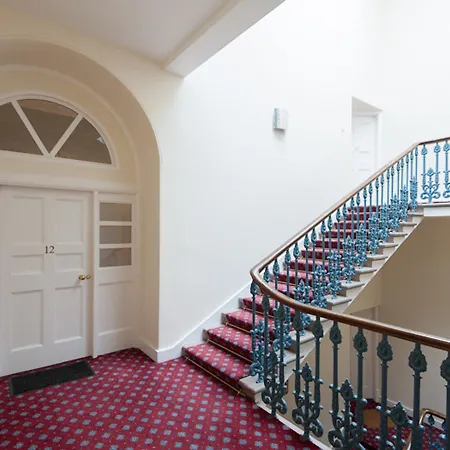 Parliament Sq 12 Royal Mile