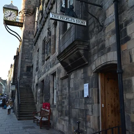 Holyrood Park - Carparking Included! *