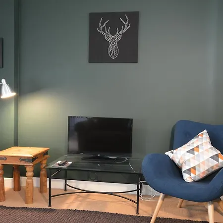 Holyrood Park - Carparking Included! 에든버러